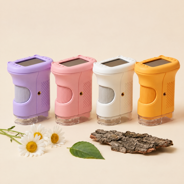 Les 4 couleurs du microscope enfant Kideo avec leur coque chat : violet, rose, blanc et jaune-orangé